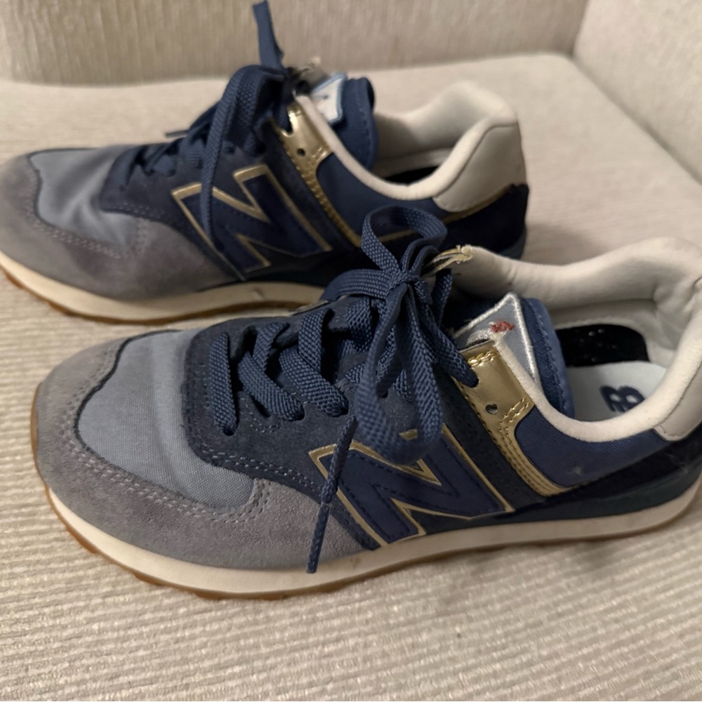 New Balance Women’s 574 Navy and Gray Sneakers, Size 8 - Picture 2 of 7